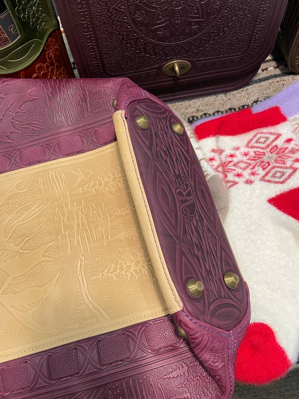 CAMELLIA ivory/purple