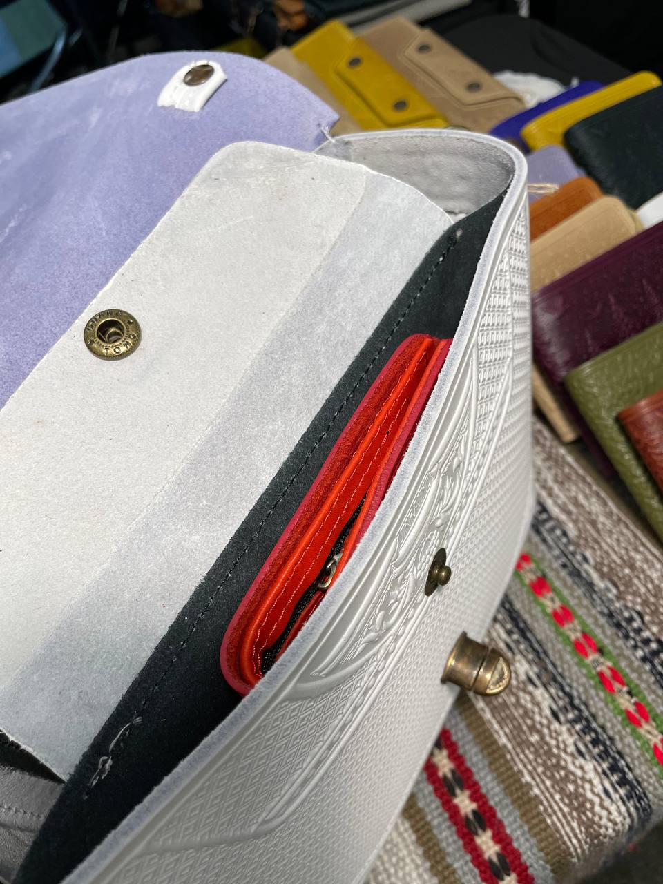 MONTIA lavender/white